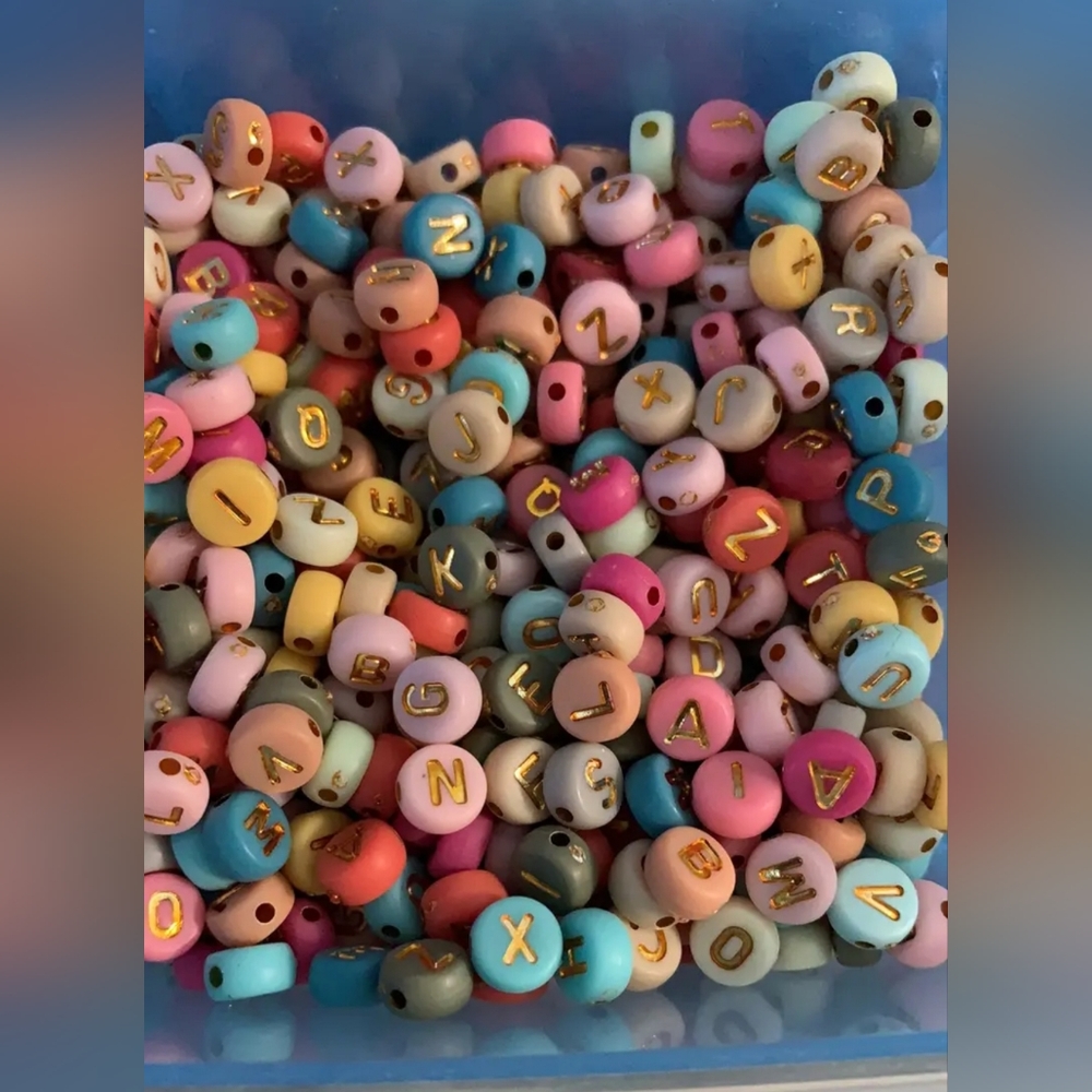 1000 pcs of letter alphabet colorful beads